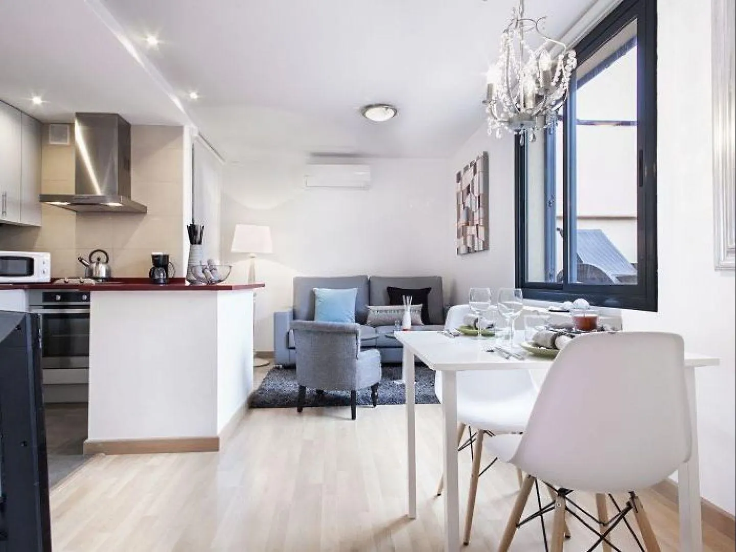 Rambla Attic Paris Apartment Barcelona