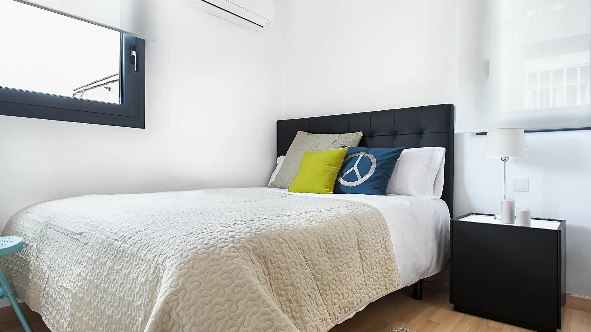 Rambla Attic Paris Apartment Barcelona