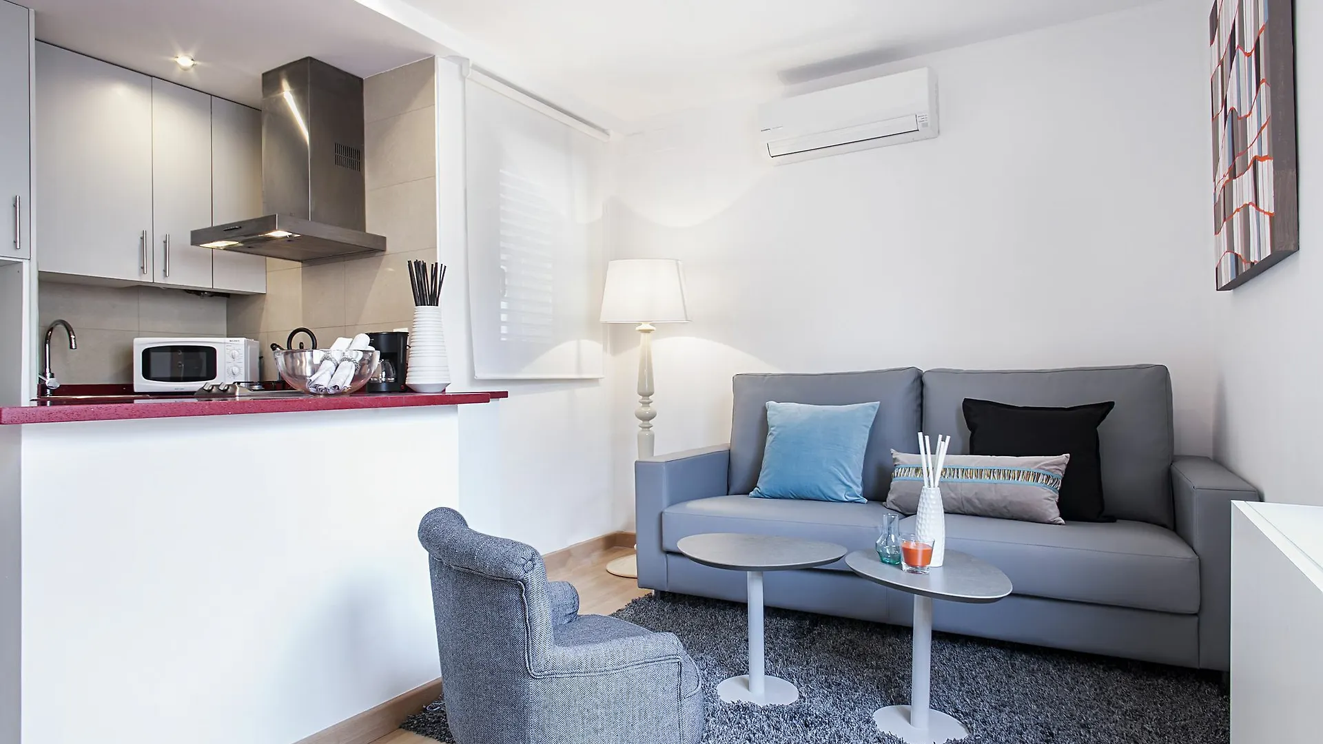 Rambla Attic Paris Apartment Barcelona