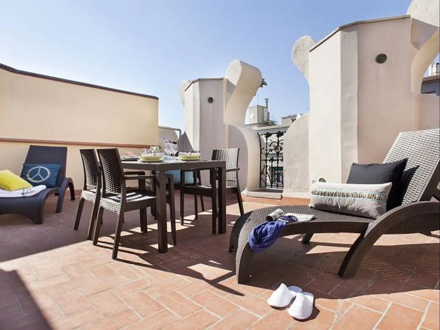 Rambla Attic Paris Apartment Barcelona